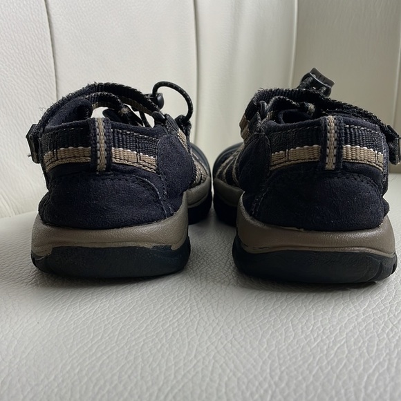 Sz13/big kid Sz1 Keen black and gold sandals in EUC - Picture 5 of 10